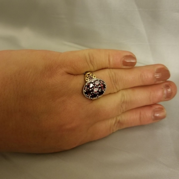 Wine Red Garnet Ring. Size 8 - Picture 4 of 4